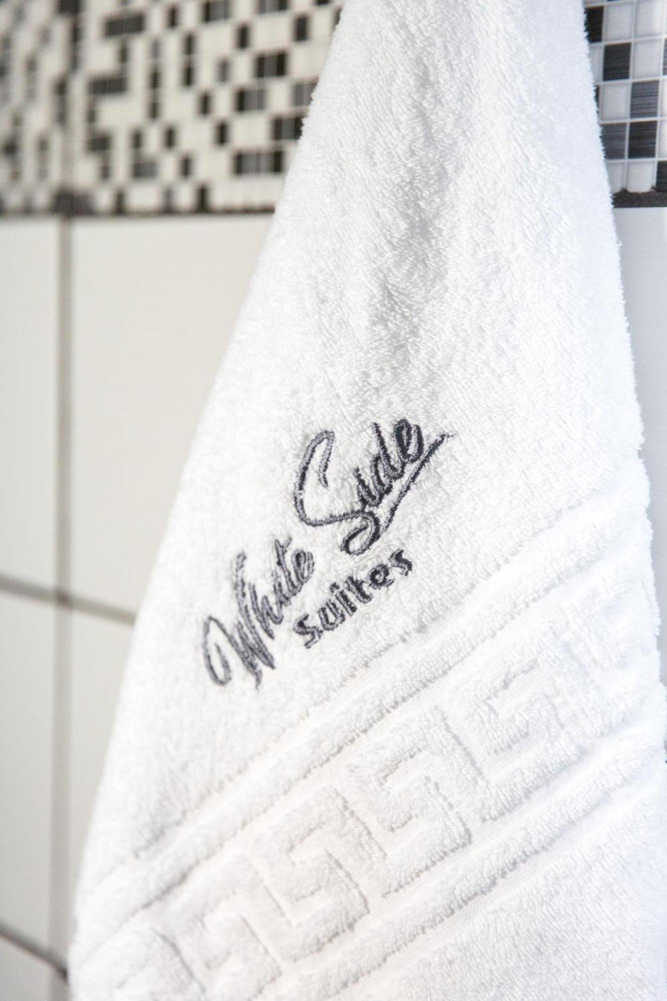 White Side Suites 伊亚 外观 照片